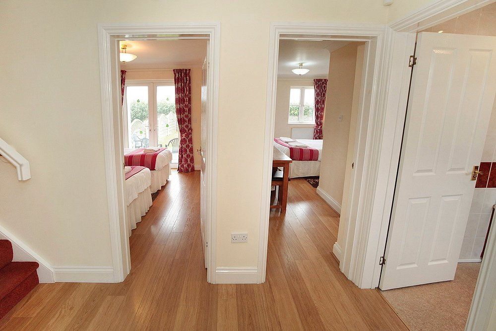 Upper floor hallway with bedrooms