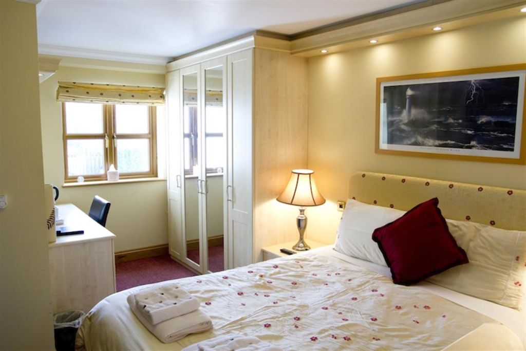 The Rickyard B&B Double Room - Luxury ensuite guest room with king-size bed